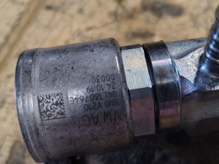 Rampa injectoare rampa injectie audi a4 b9 audi a6 c8 audi a5 2.0tdi cod motor dez qudi q5 cod 04l130764e perfect functionala