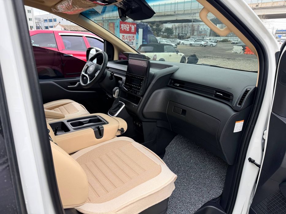 Hyundai Staria Hybrid