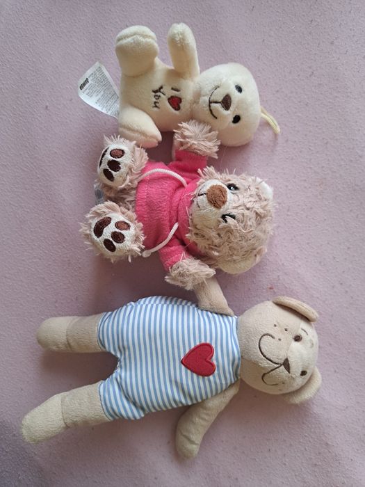 Плюшени играчки и чаши