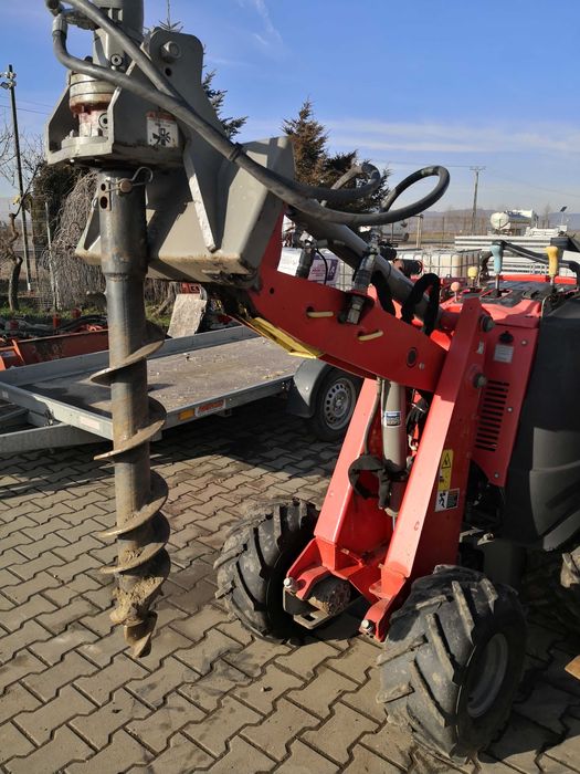 Utilaj multifunctional Ditch Witch Zahn R300 cu diverse atasamente