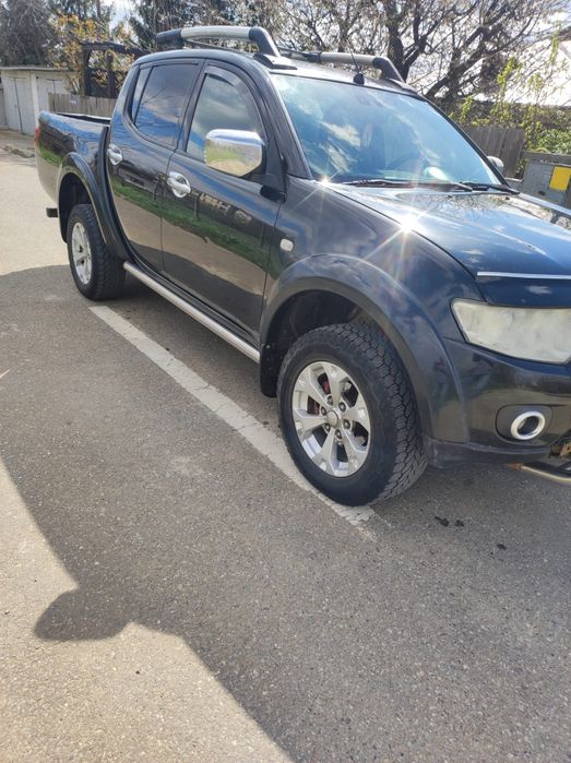Vănd Mitsubishi L200