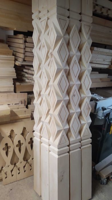 Stalpi din lemn sculptati pt. terasa, filigorie.