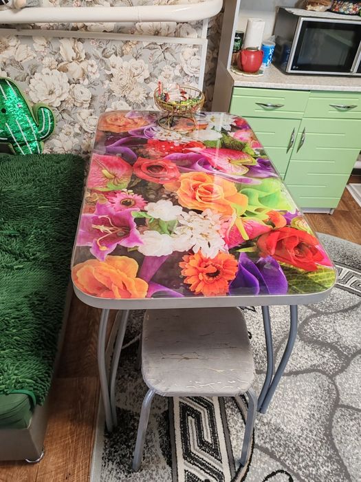 Продам стол. В отличном состоянии!