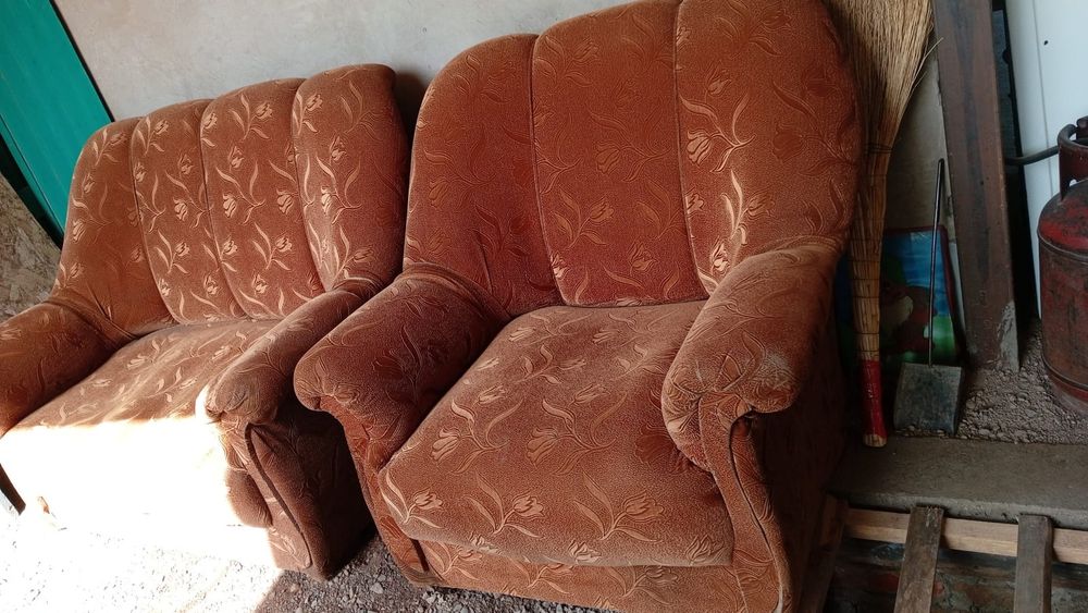 Продам диваны  с чехлом