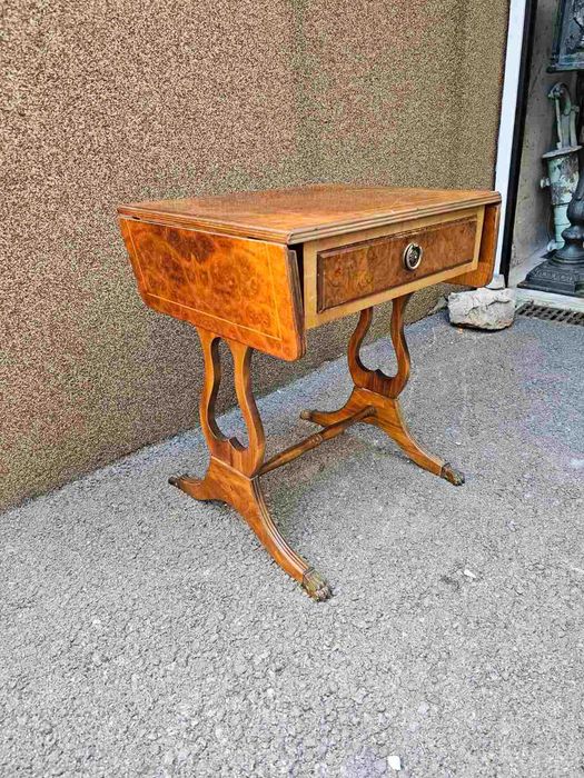 Английски шкаф в ретро стил