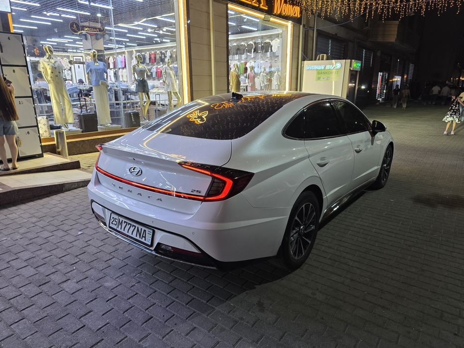 Hyundai sonata..