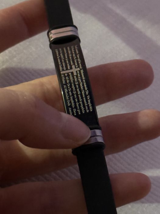 Bratara cu motiv religios