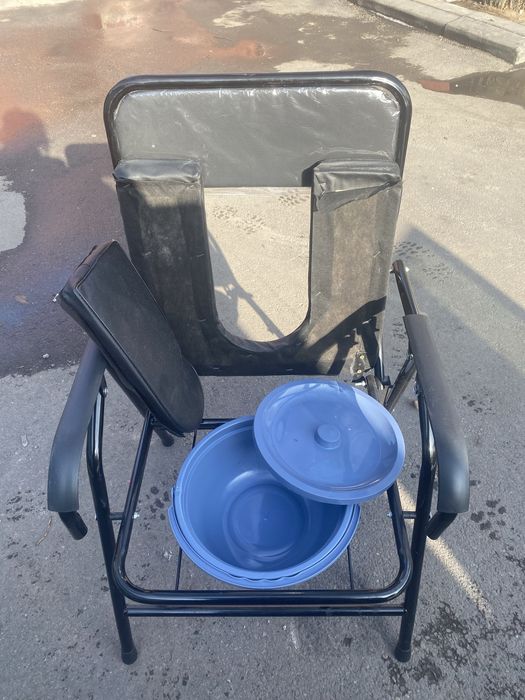 Стул туалет почти новый 4;(