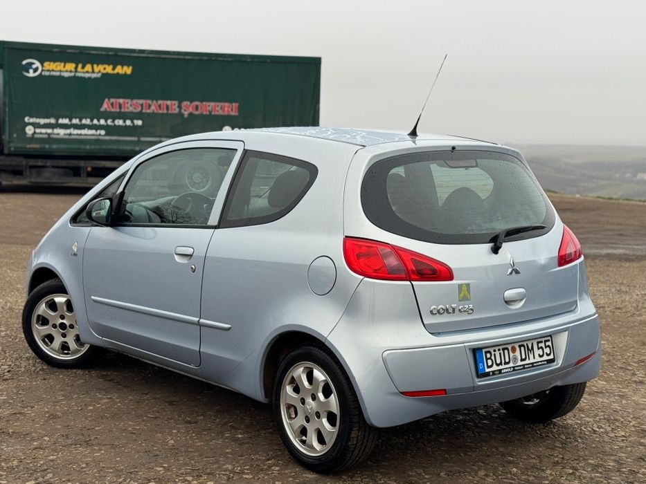 Vând Mitsubishi colt