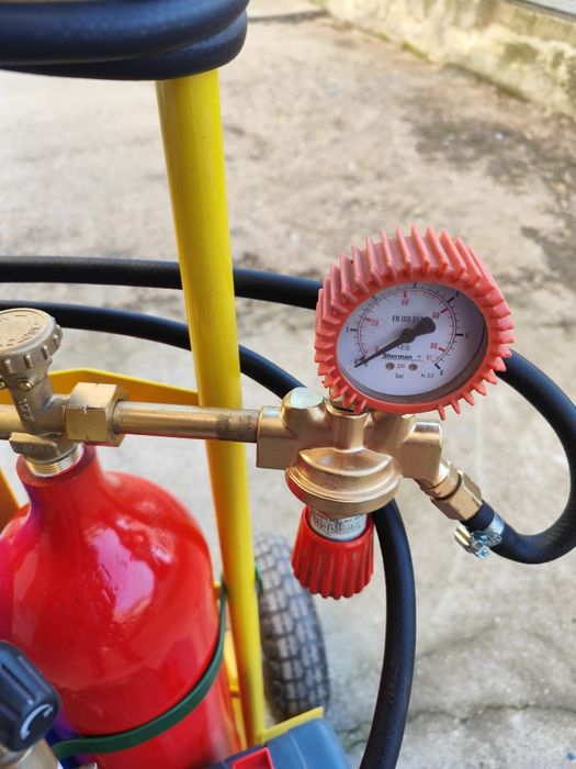 Мобилен оксижен с 2х7 литра бутилки.