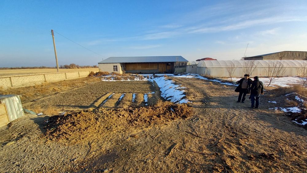 Uy sotiladi 20 sotiq