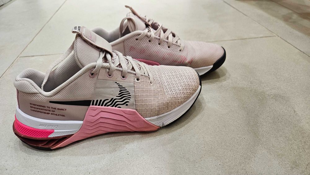 Nike Metcon 8 розови
