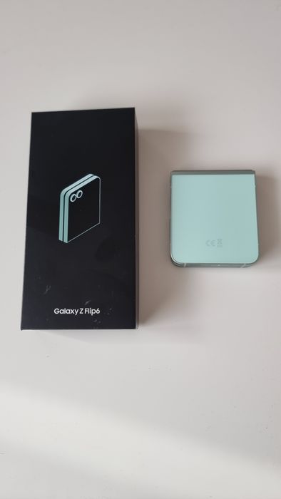 Samsung Galaxy  Z Flip6 512MB