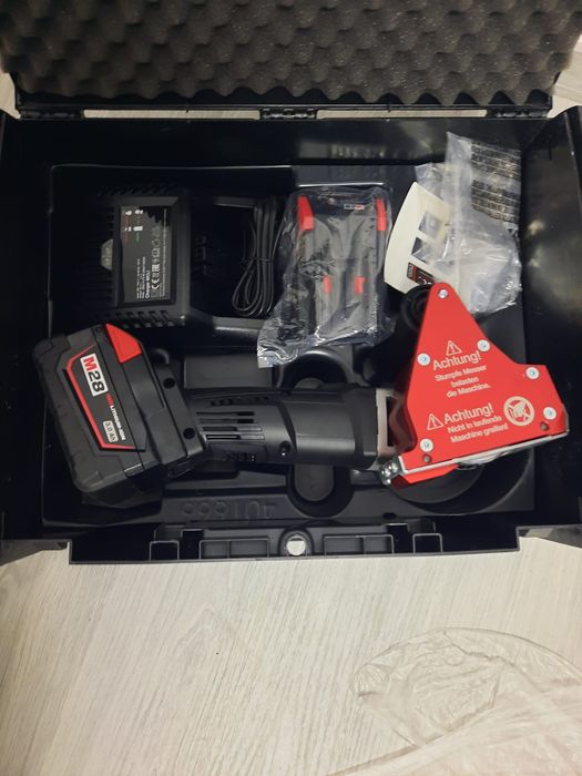 Polizor unghiular M28 Lithium-Ion nou