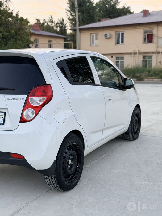 spark sotiladi 2015 yil 111000 km faqat binzinda yurgan