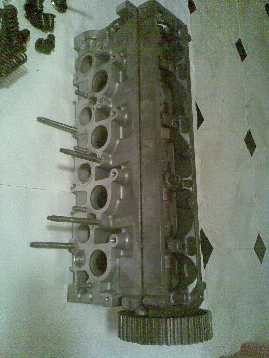Продавам глава за Пежо 307 HDI