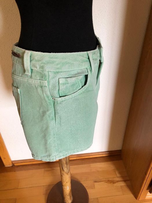 Blugi scurti Guess si BSB