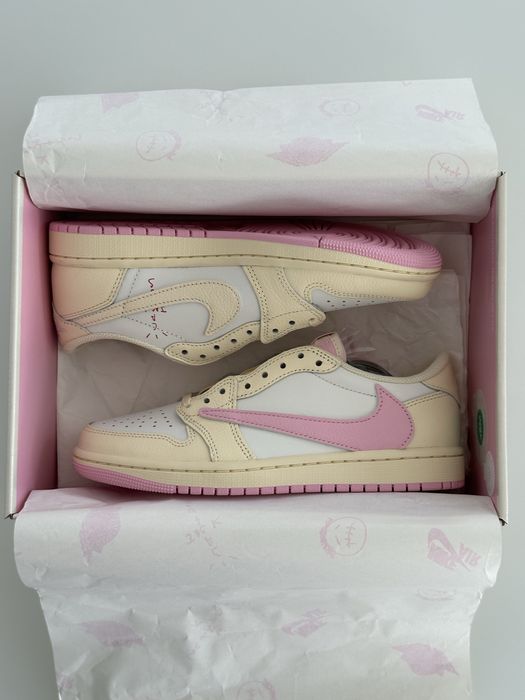 Nike Jordan 1 Retro Low x Travis Scott