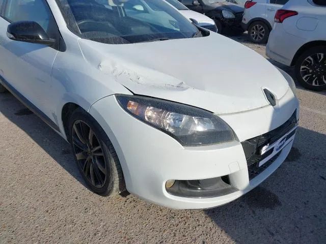 Piese de Renault Megane 3 2011 in 2 usi