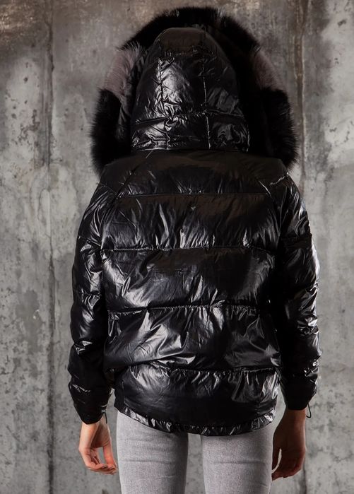 Дамски елеци и якета