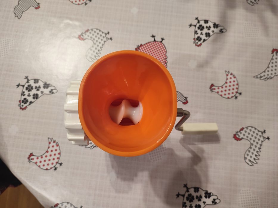 Supernova винтиж ръчна италианска мелачка от 70-те