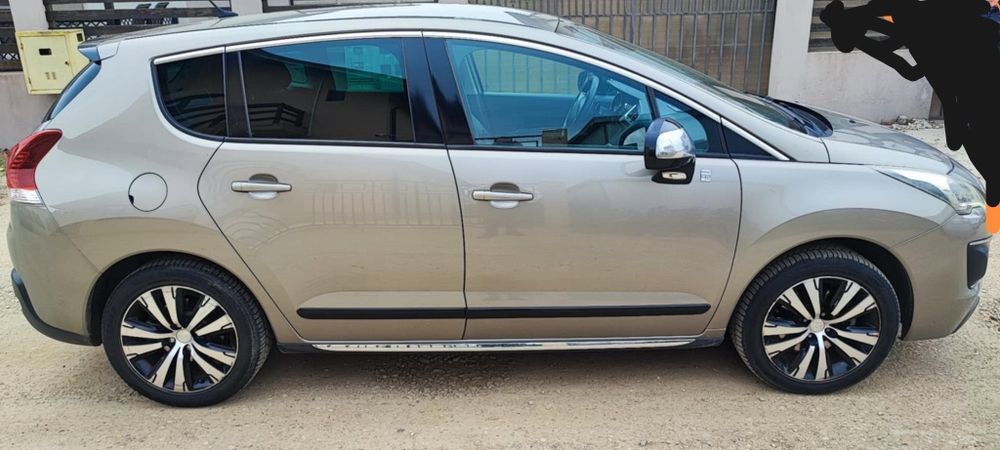 Vând Peugeot 3008 Hybrid