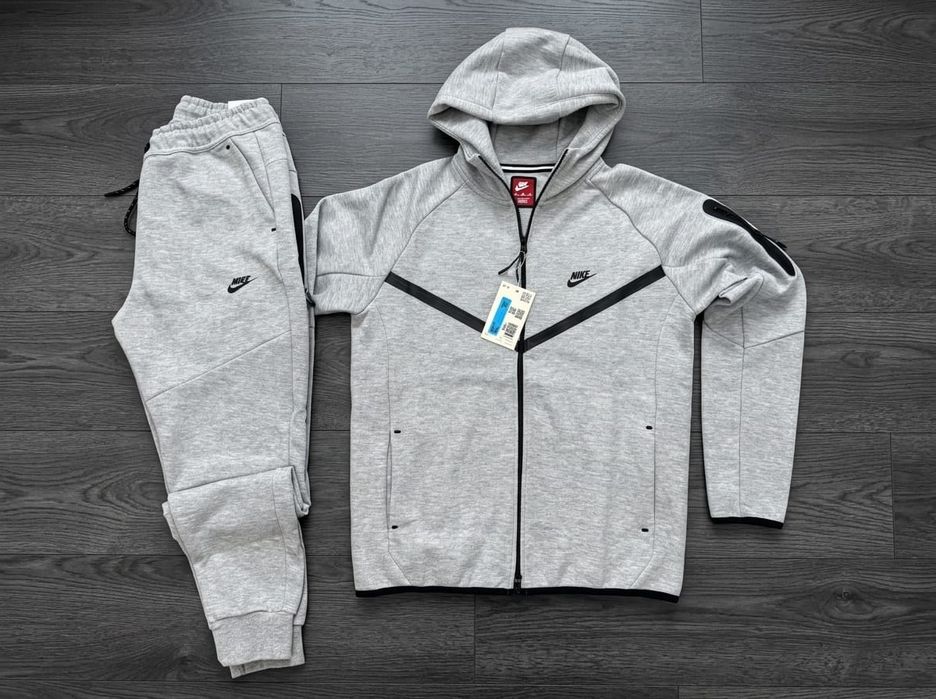 Trening Nike Tech Gri - Set Complet