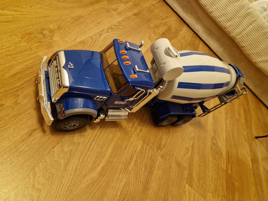 Betoniera (Jucarie) Mack Granite, Bruder 02814