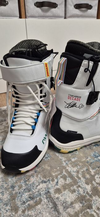 Snowboard boots marimea 39, noi