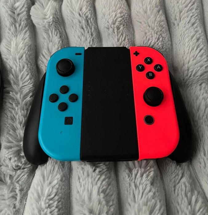 Nintendo switch in cutie cu doua jocuri minecraft