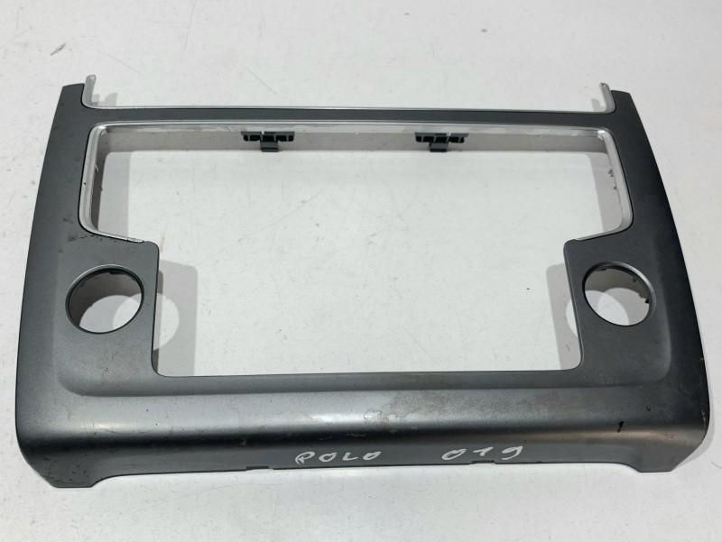 Rama / ornament navigatie Volkswagen Polo 5 facelift (2014-2017) 6C0858071