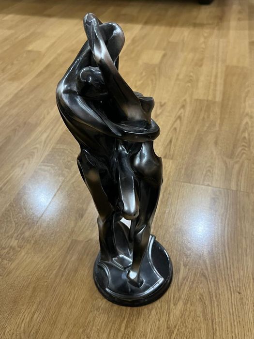 Стуэтка Влюбленные