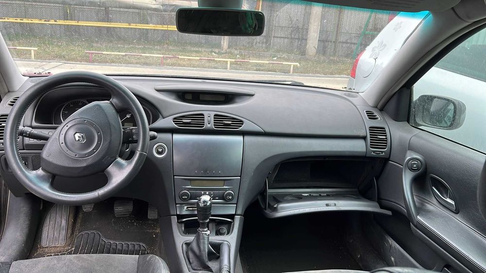 Dezmembrez la pret avantajos autoturism Renault Laguna 2003