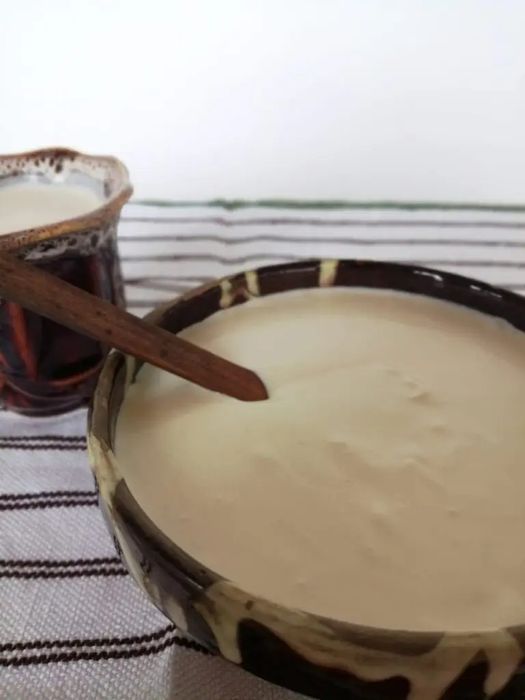 Vând brânză dulce de vaci, telemea de vacă, lapte, smântână și caș