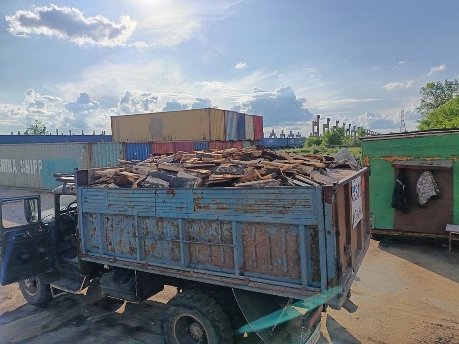 Дрова, уголь, щебень, песок, вывоз мусора.