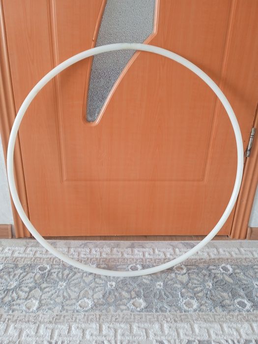 Обручь для гимнастик фирменный. Булавы фирменые.