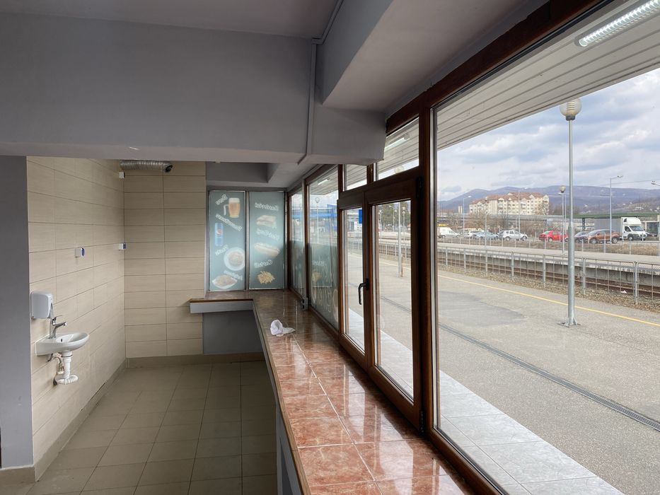 Spatiu comercial, peron gara, pretabil fast food