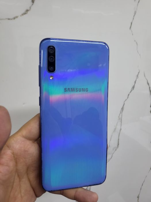 Продам Самсунг А70 128гб