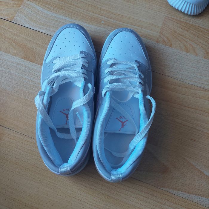 Adidasi piele ecologica