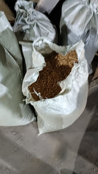 Опилки сосновые.