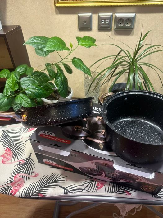 Набор кастрюль...