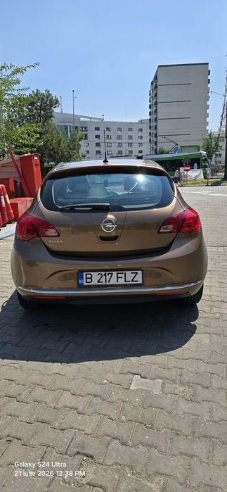 Vând Opel Astra J, Hatchback, an 2015, 1,6 benzină, aspirat, 115 CP, 120000 km reali.