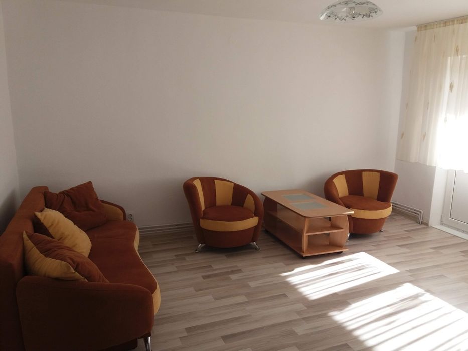 Închiriez apartament