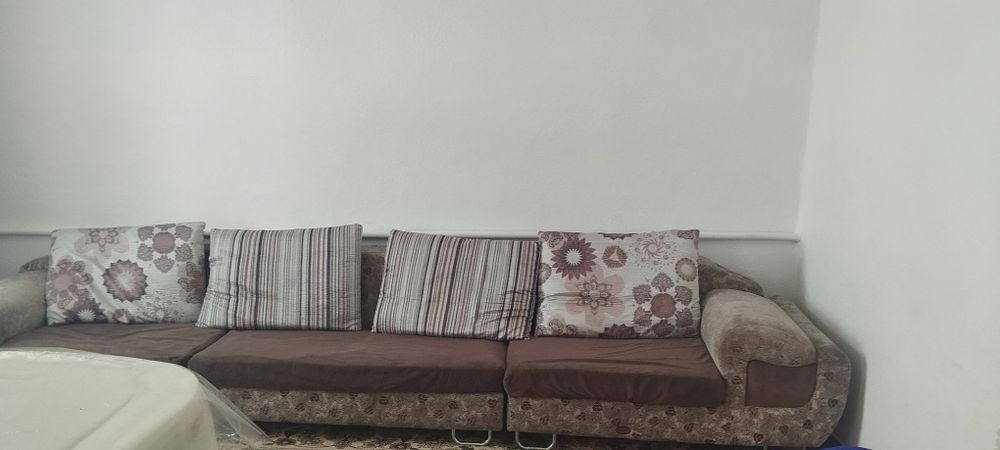 Продам Диван 4 м