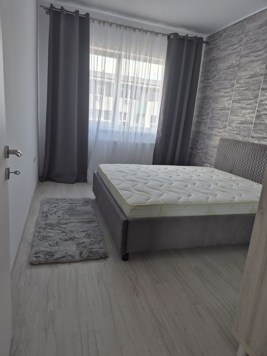 Inchiriez apartament 2 cam decomandat