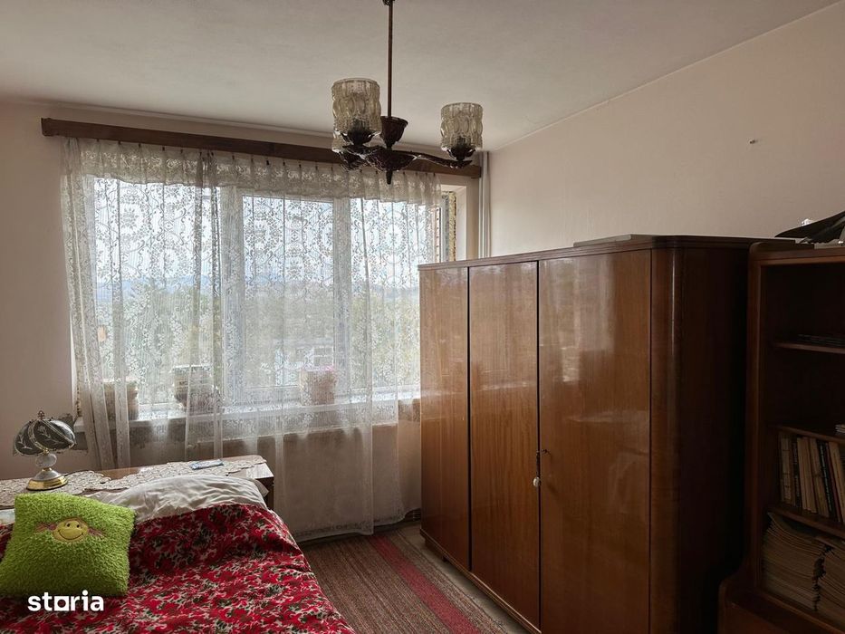 Vand apartament 3 camere Onesti disponibil.