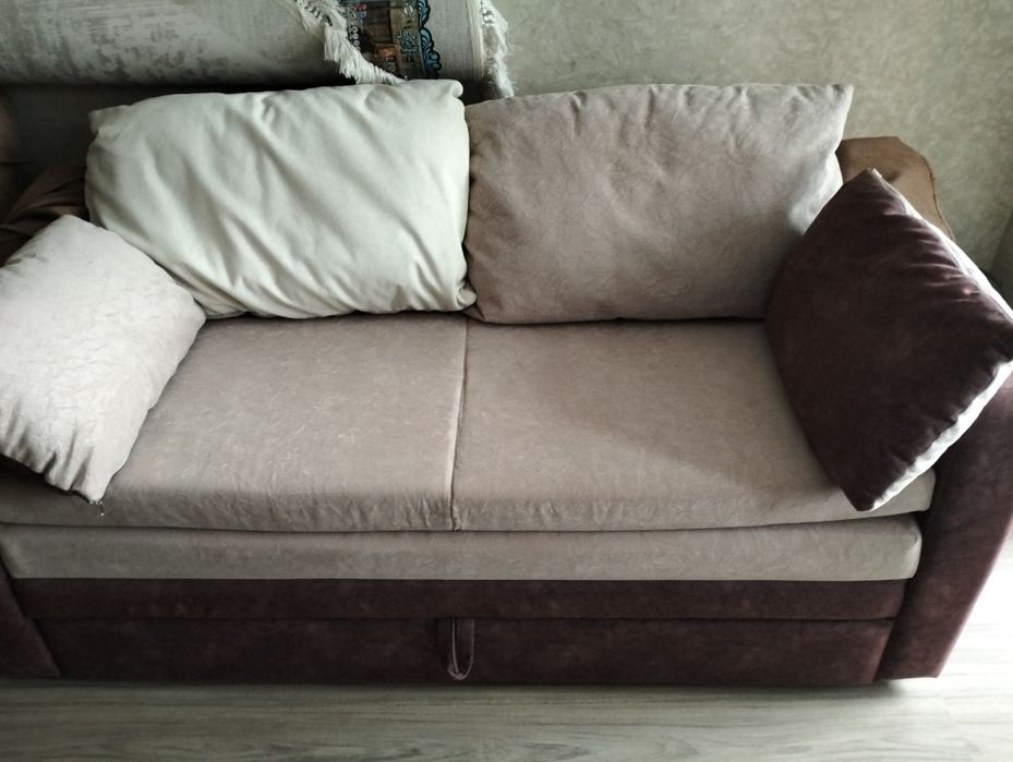 Продам диванчик раздвижной