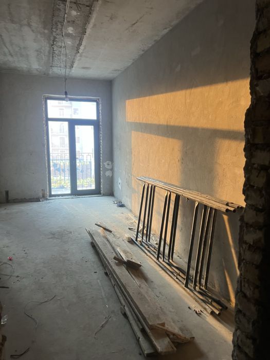 Urganch shahrida 107 m2  kvartira sotiladi