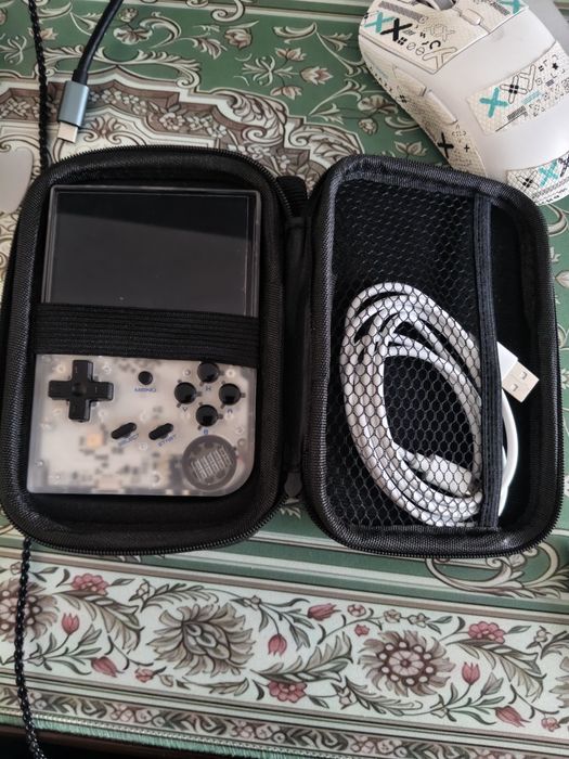 Anbernic rg35xx cu carcasa