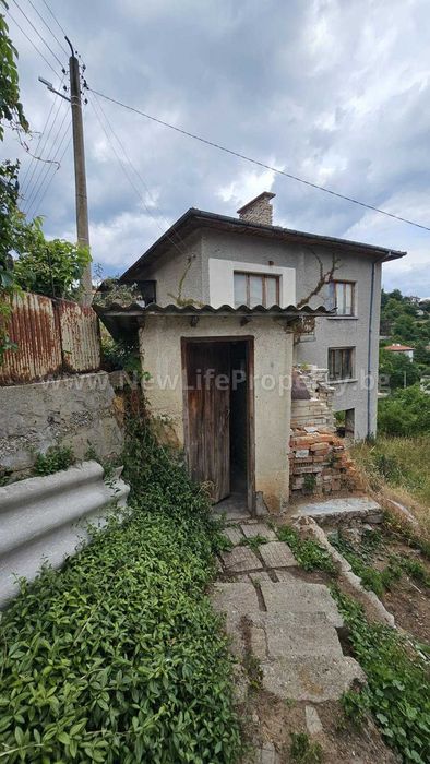 Къща в планината в с. Давидково, обл. Смолян